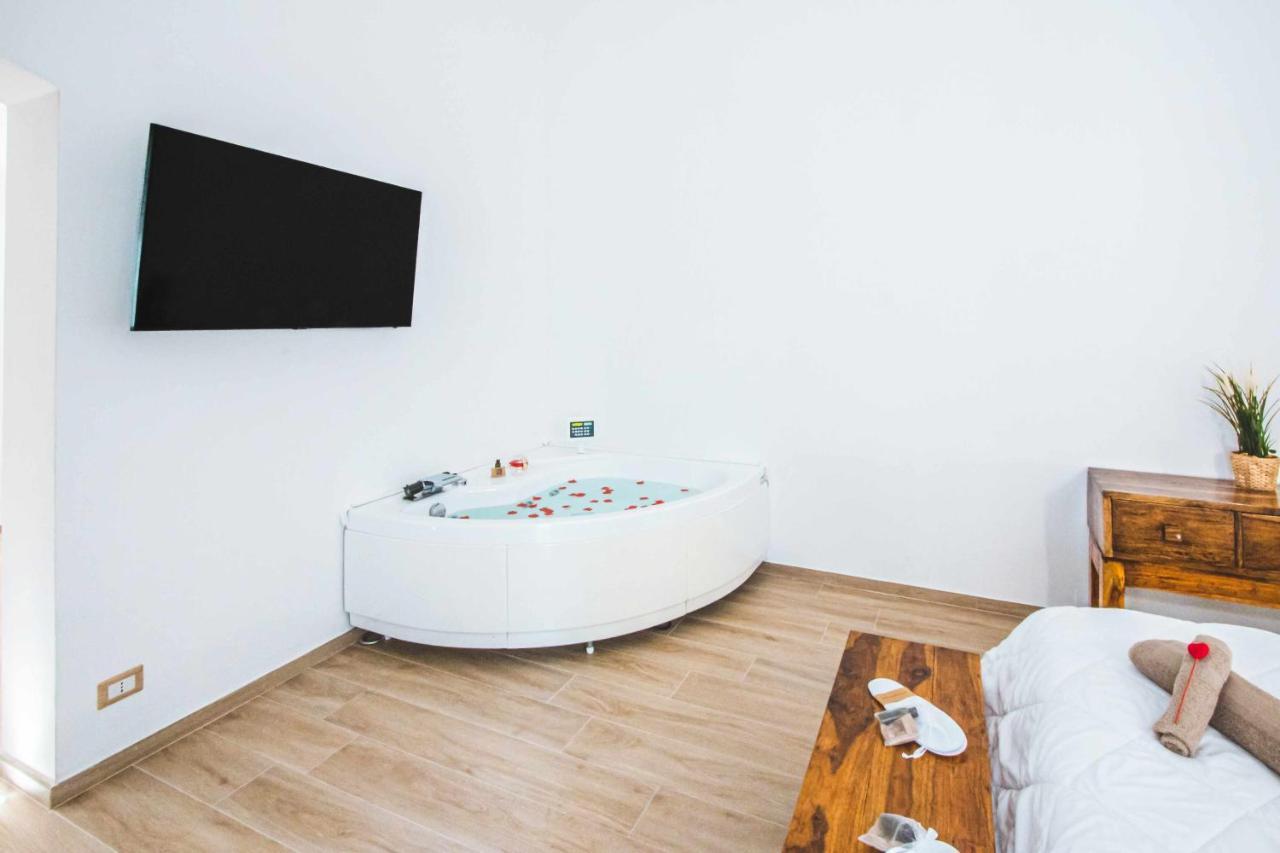 Cas358 Luxury Suite Bari Exterior foto